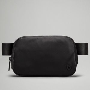 Lululemon Everywhere Belt Bag in Black